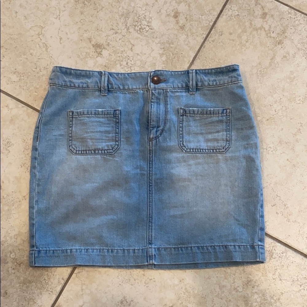 NWOT. Ann Taylor Loft Jean Skirt. Size 4.